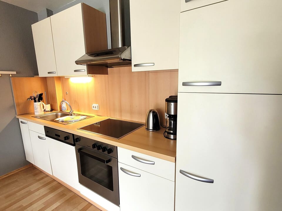 Apartment | Private kitchen | Cookware/dishes/utensils