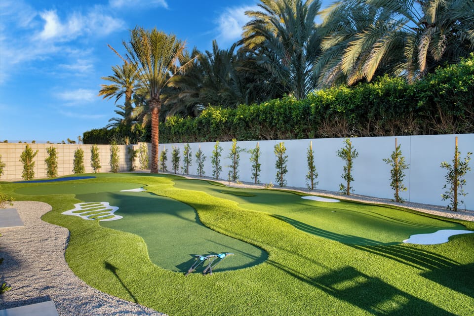 Putting green. (Polo Villa 14)