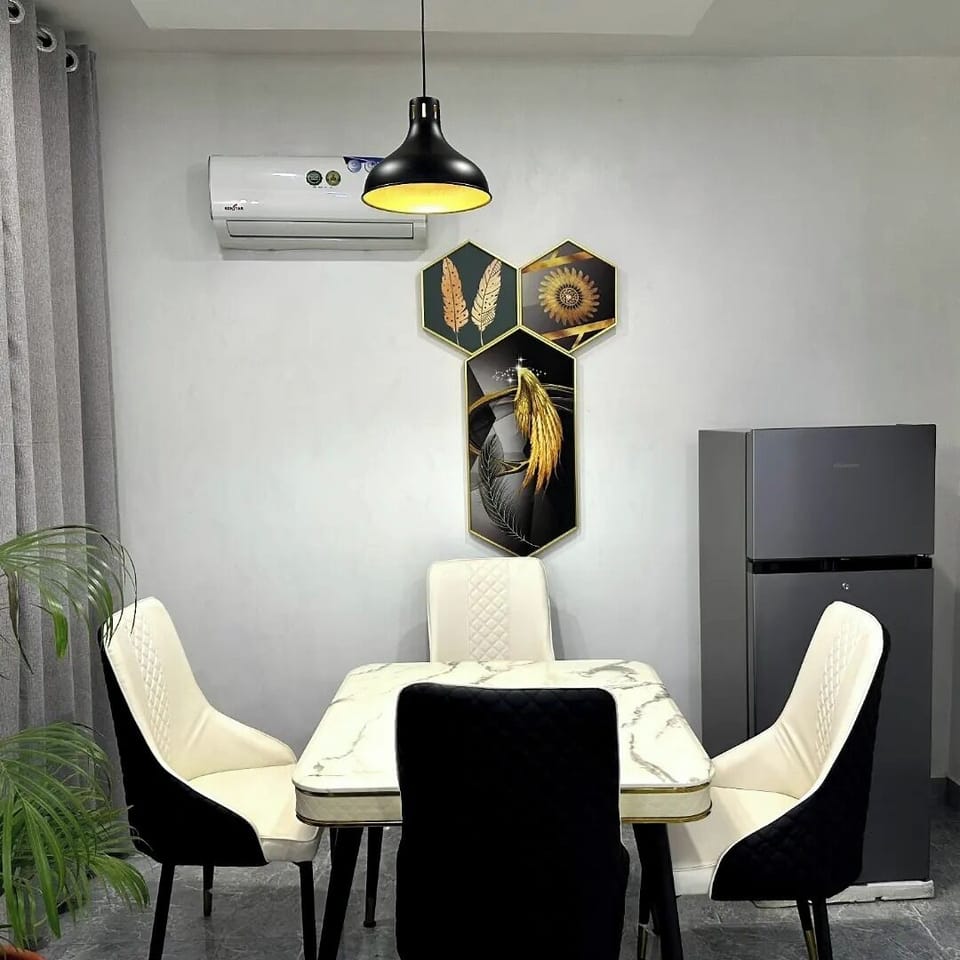 Family Apartment, Balcony, City View | Dining room