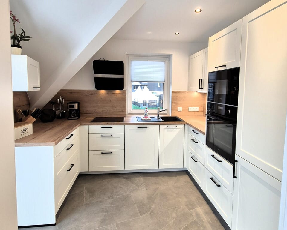 Apartment | Private kitchen | Cookware/dishes/utensils