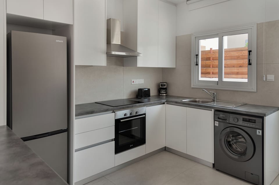 Luxury Apartment, Pool View | Private kitchen