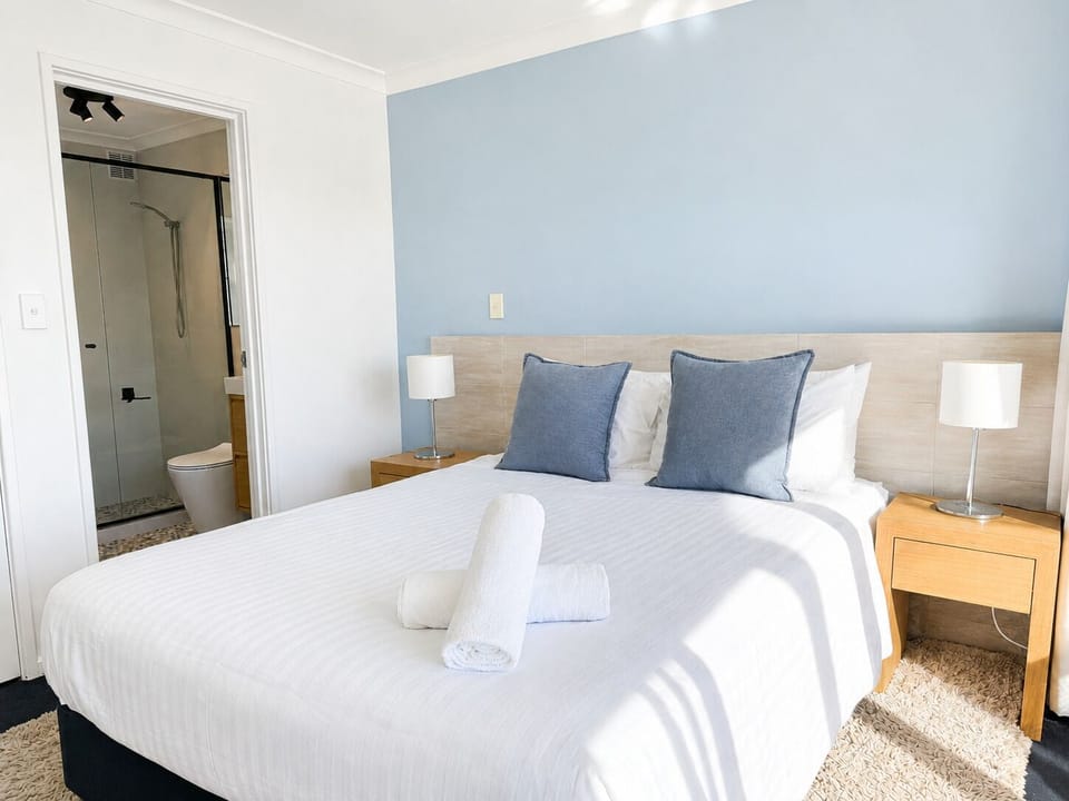 queen bedroom 1 with ensuite bathroom