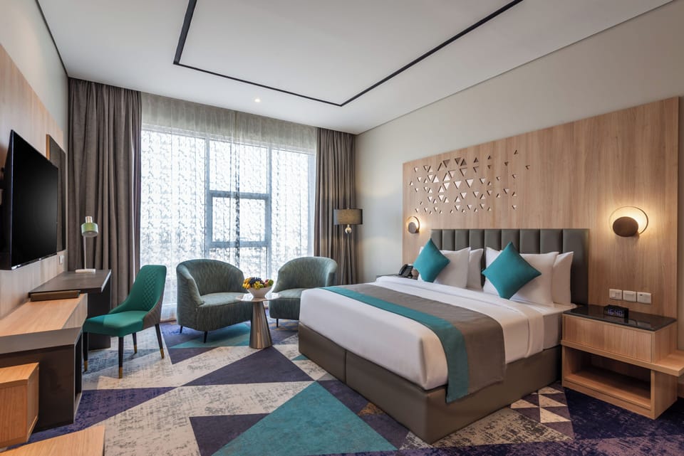 Executive Suite | Egyptian cotton sheets, premium bedding, pillowtop beds, minibar