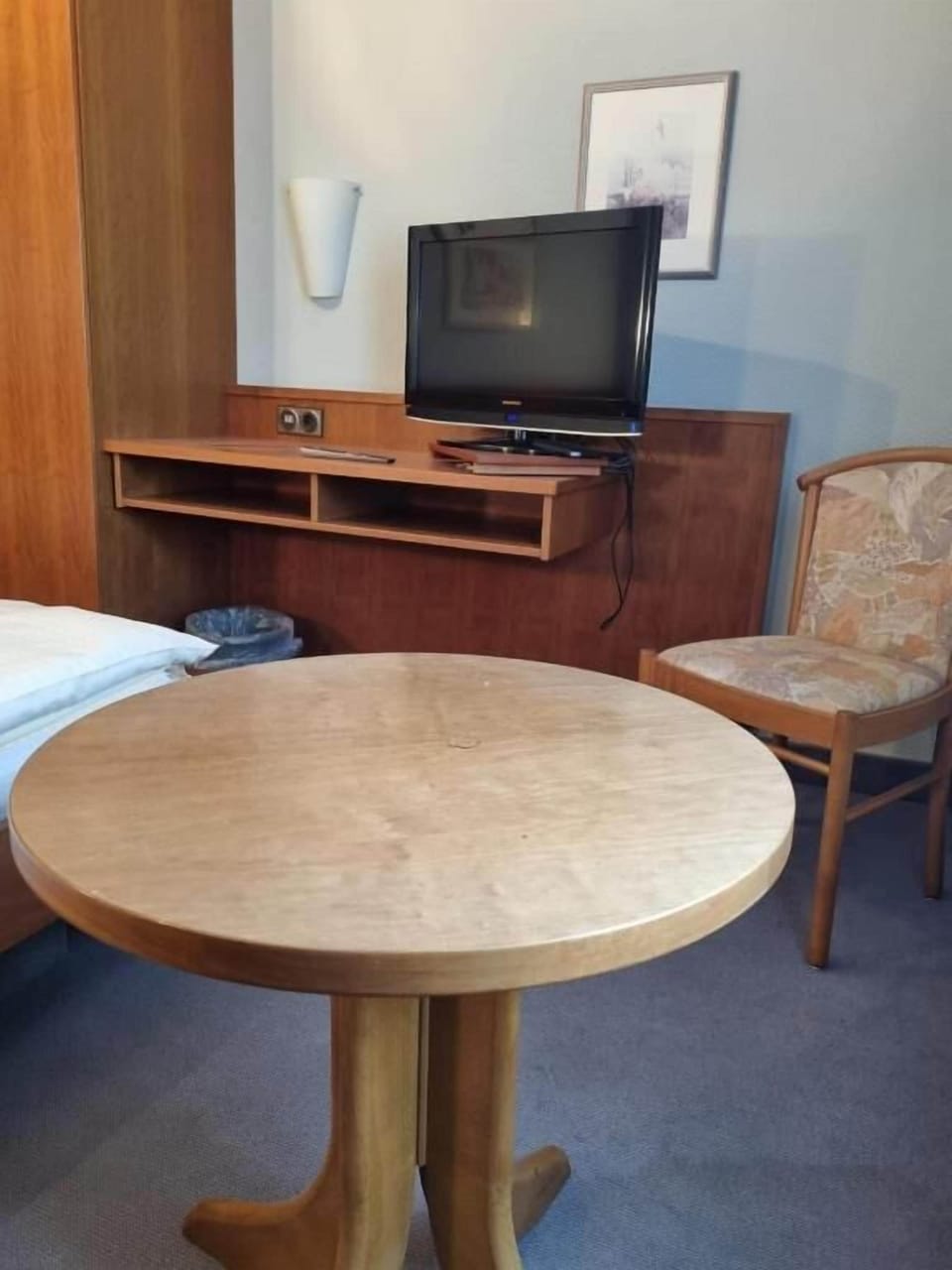 Deluxe Double Room, 1 Queen Bed, Non Smoking | Minibar, desk, laptop workspace, blackout drapes