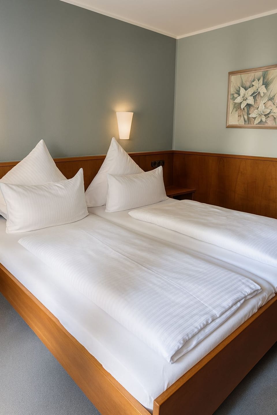 Deluxe Double Room, 1 Queen Bed, Non Smoking | Minibar, desk, laptop workspace, blackout drapes