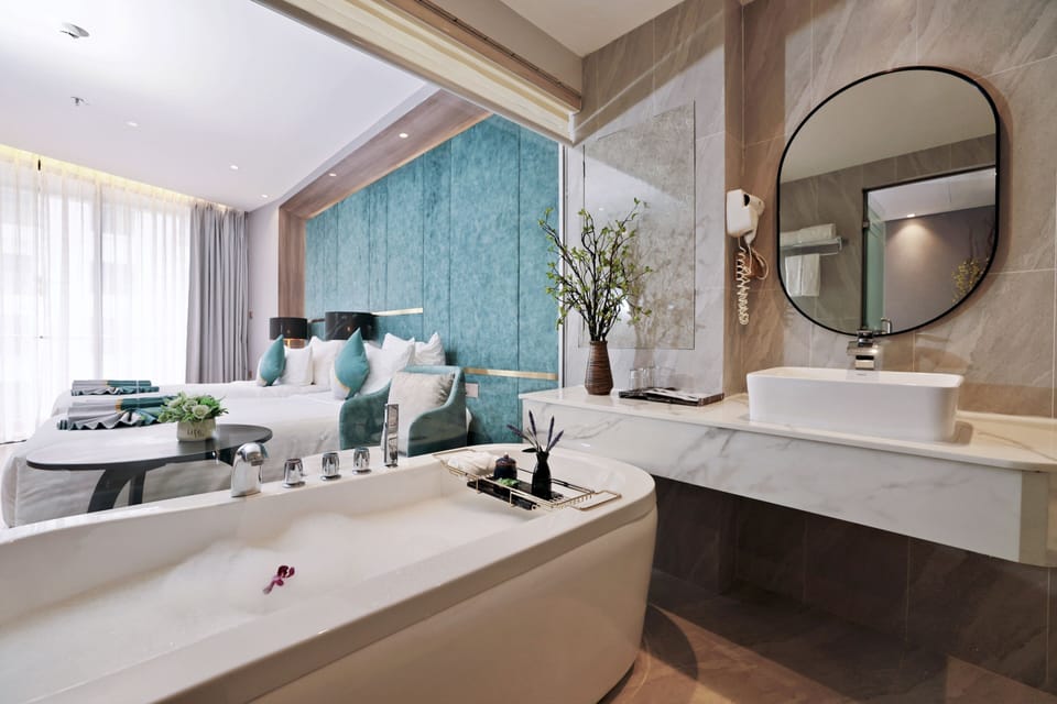 Premium Twin Room, Partial Ocean View | Bathroom | Shower, rainfall showerhead, free toiletries, hair dryer