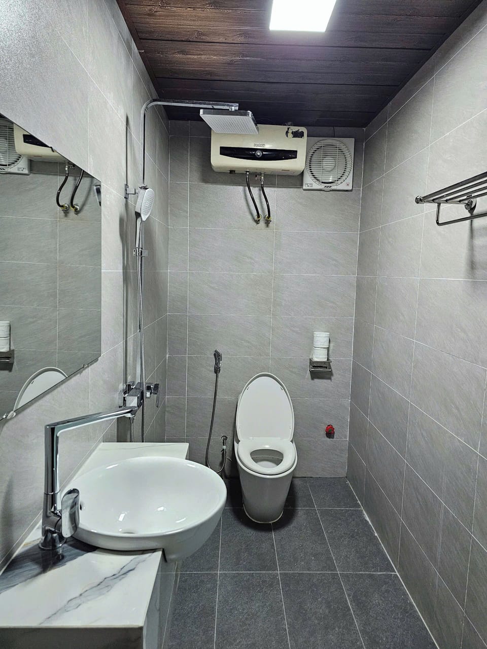 Free toiletries, slippers, bidet, soap
