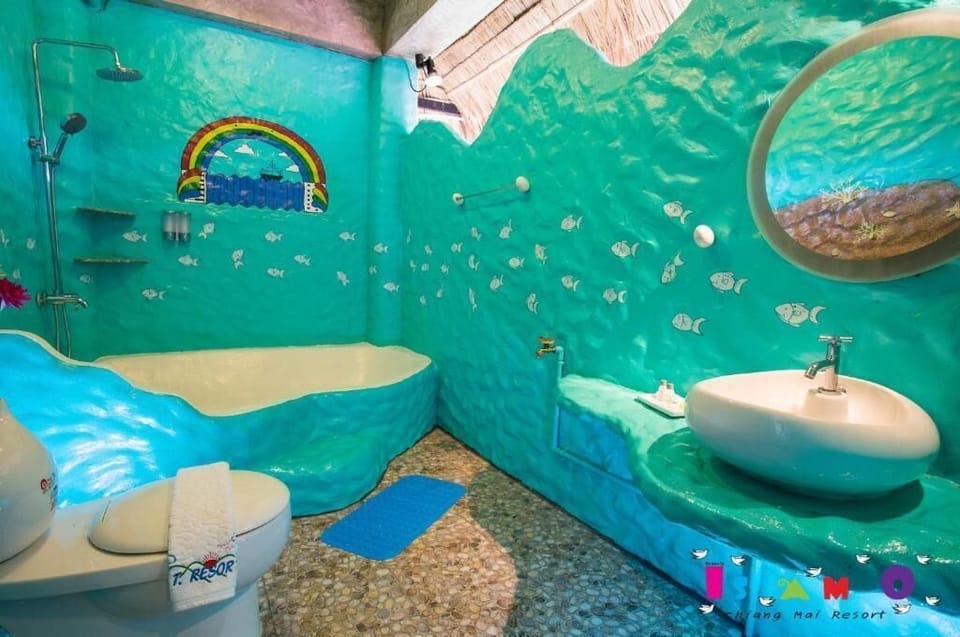 Exclusive Room | Bathroom | Shower, free toiletries, hair dryer, towels