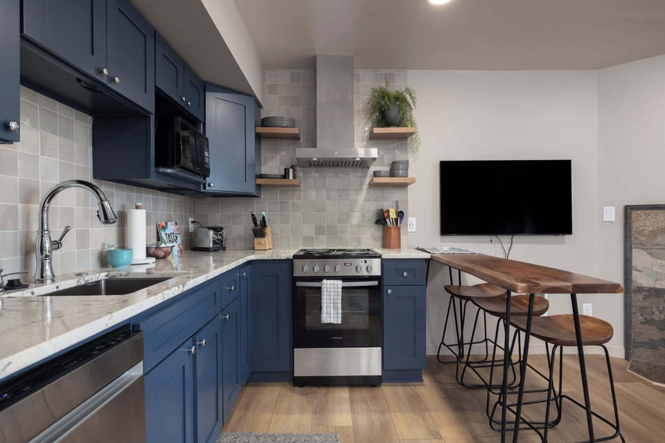 Condo, 1 Queen Bed with Sofa bed, Patio, Mountain View (Alpenglow Haus) | Private kitchen | Fridge, microwave, oven, stovetop
