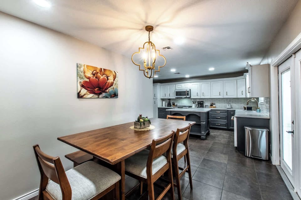 Dining Room 
(House 201)