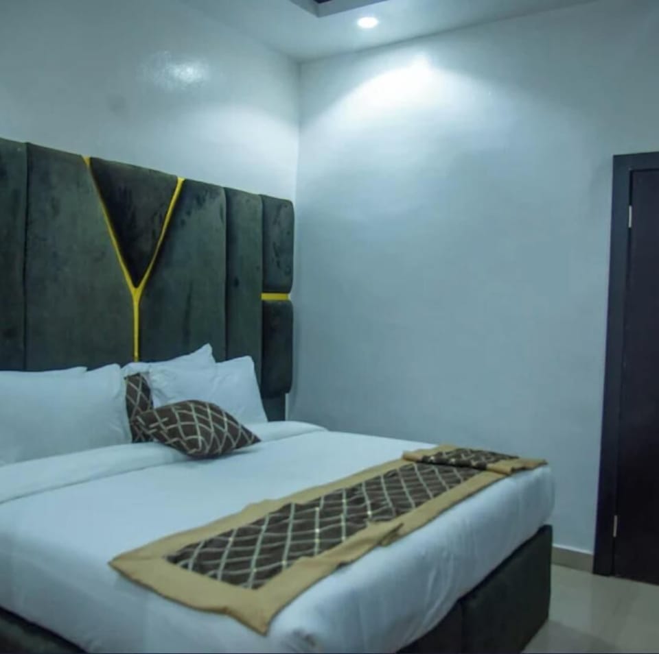 Deluxe Single Room | Laptop workspace, free WiFi