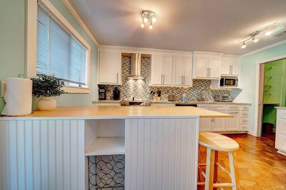 Kitchen with lots of cabinet space