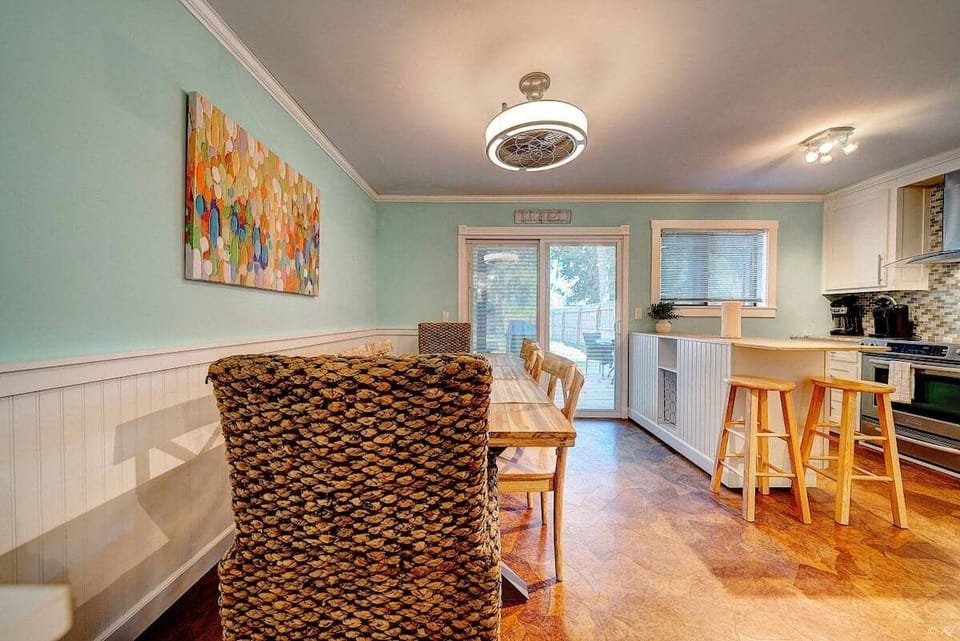 Kitchen/Dining Area