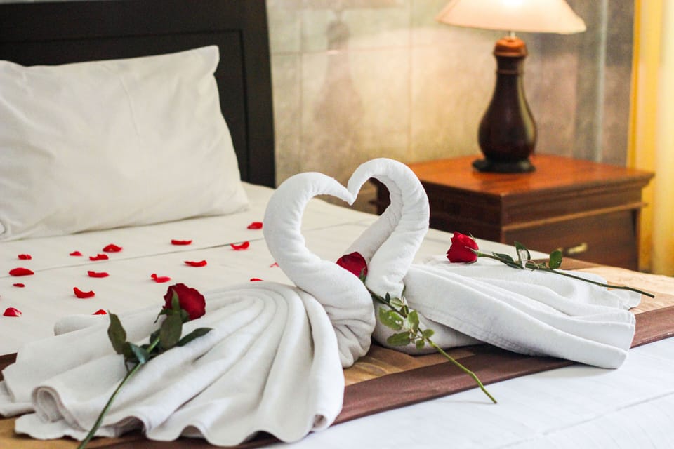 Family Room | Minibar, desk, free WiFi, bed sheets