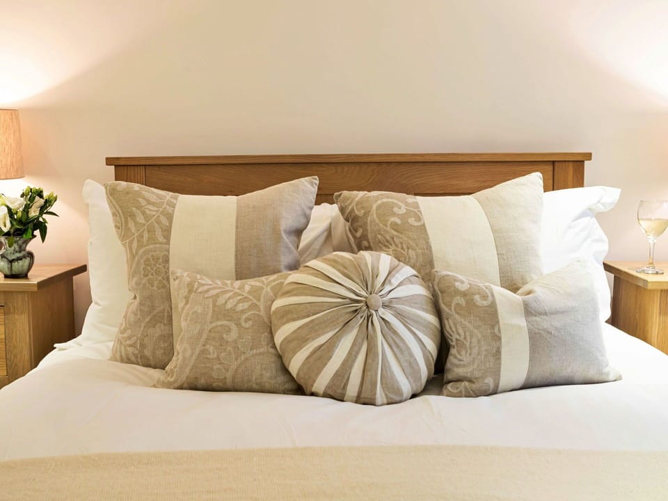Bedroom, Bedding, Bed, Cushion, Furniture, Bed Sheet, Linens, Throw Pillow, Pillow, Textile
