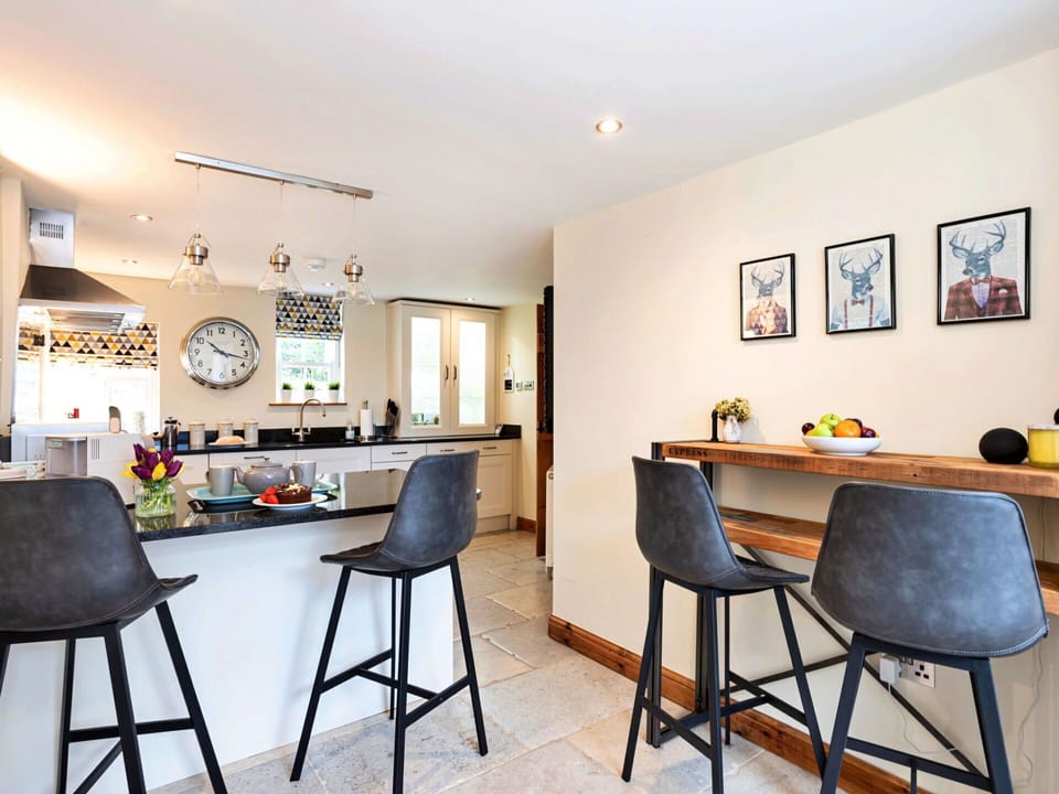 Shade, Mountain Range, Outdoor Structure, Eco Hotel, Deck, Outdoor Furniture, Garden, Chair, Landscaping, Hardwood