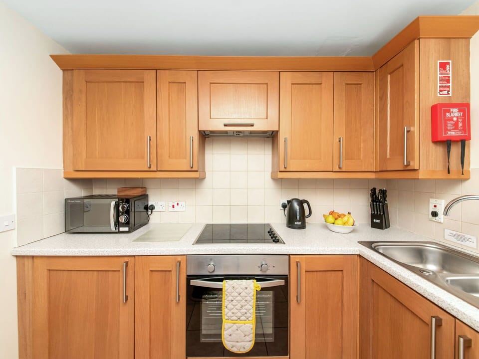 Shade, Mountain Range, Outdoor Structure, Eco Hotel, Deck, Outdoor Furniture, Garden, Chair, Landscaping, Hardwood