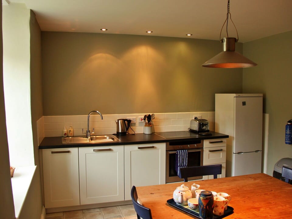 Shade, Mountain Range, Outdoor Structure, Eco Hotel, Deck, Outdoor Furniture, Garden, Chair, Landscaping, Hardwood