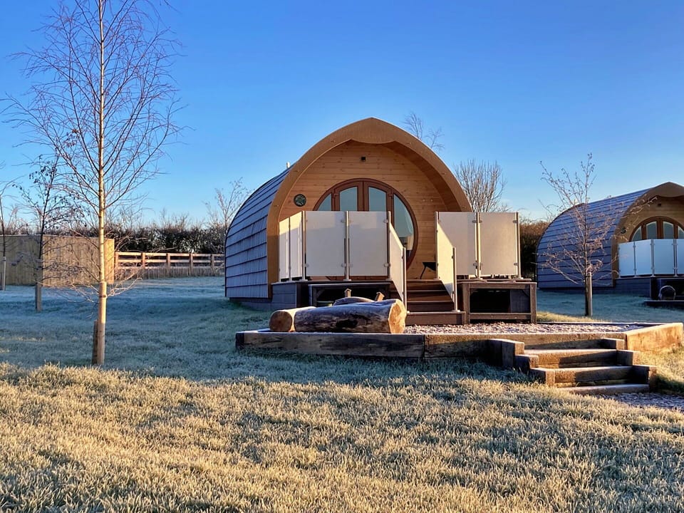 Shade, Mountain Range, Outdoor Structure, Eco Hotel, Deck, Outdoor Furniture, Garden, Chair, Landscaping, Hardwood