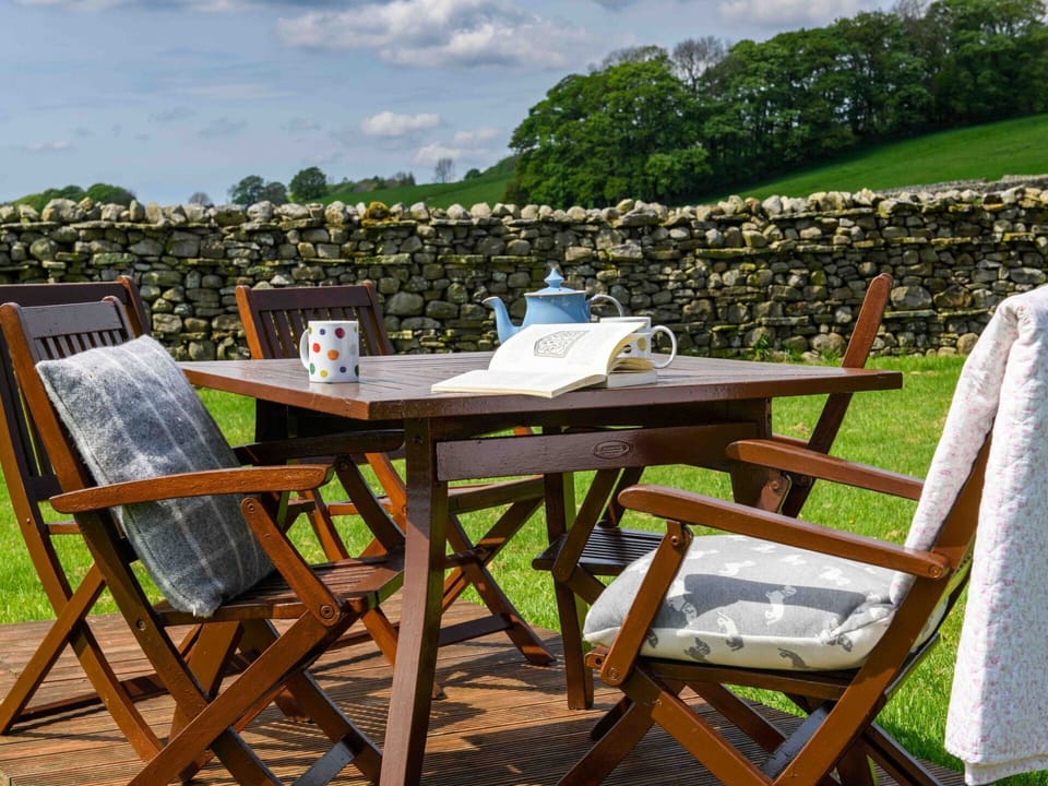 Shade, Mountain Range, Outdoor Structure, Eco Hotel, Deck, Outdoor Furniture, Garden, Chair, Landscaping, Hardwood