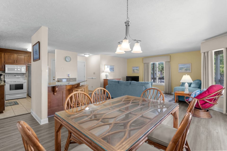Dining Right off Kitchen