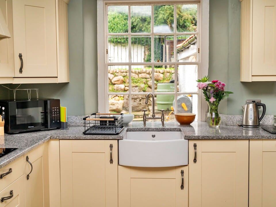 Shade, Mountain Range, Outdoor Structure, Eco Hotel, Deck, Outdoor Furniture, Garden, Chair, Landscaping, Hardwood