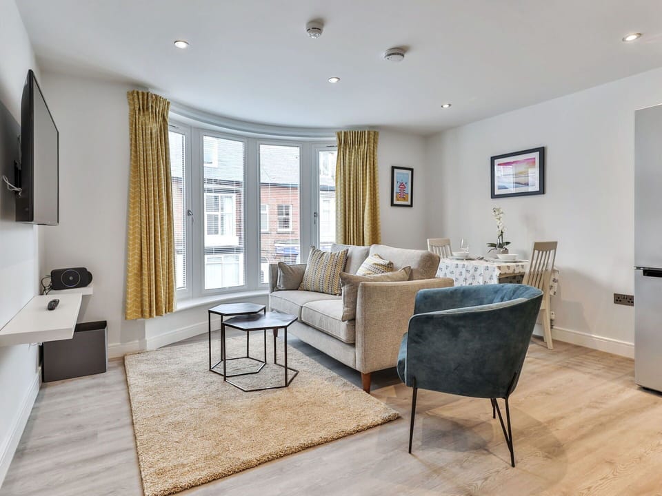 Shade, Mountain Range, Outdoor Structure, Eco Hotel, Deck, Outdoor Furniture, Garden, Chair, Landscaping, Hardwood