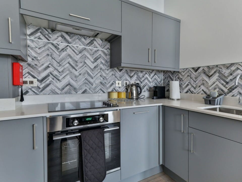 Shade, Mountain Range, Outdoor Structure, Eco Hotel, Deck, Outdoor Furniture, Garden, Chair, Landscaping, Hardwood