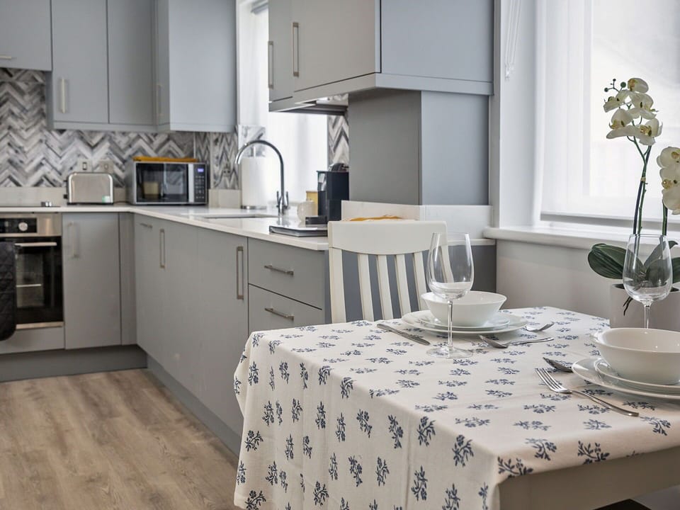 Shade, Mountain Range, Outdoor Structure, Eco Hotel, Deck, Outdoor Furniture, Garden, Chair, Landscaping, Hardwood