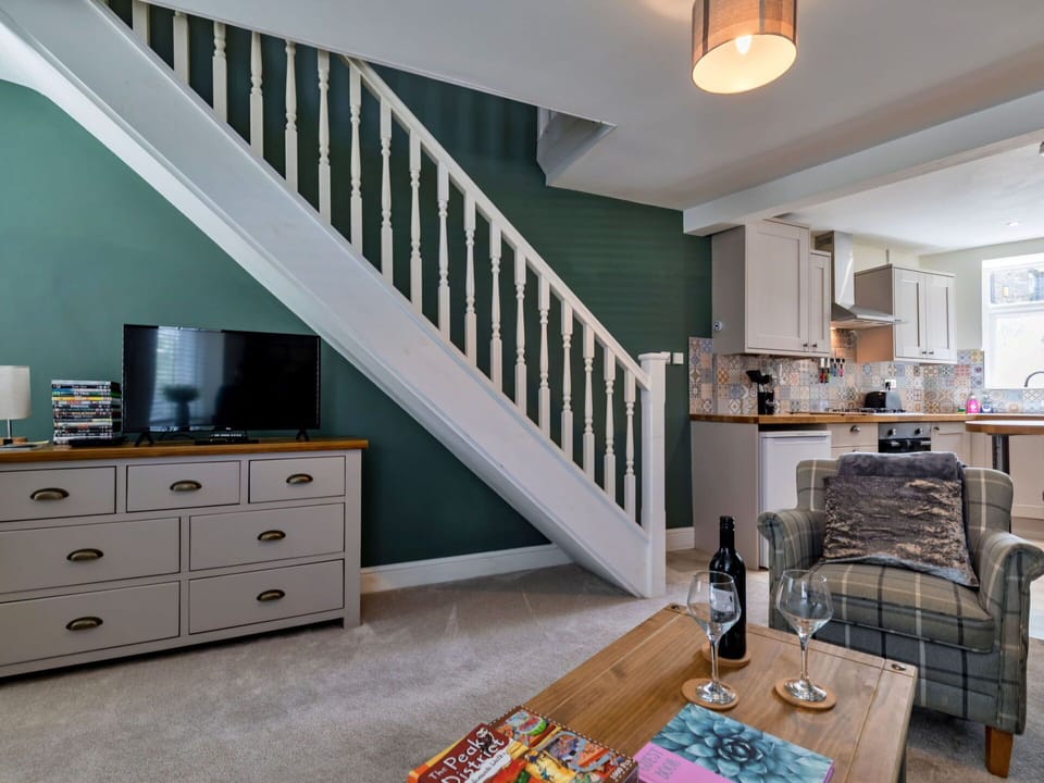 Deck, Shade, Hardwood, Outdoor Furniture, Balcony, Plank, Eco Hotel, Swimming Pool, Wood Flooring, Resort