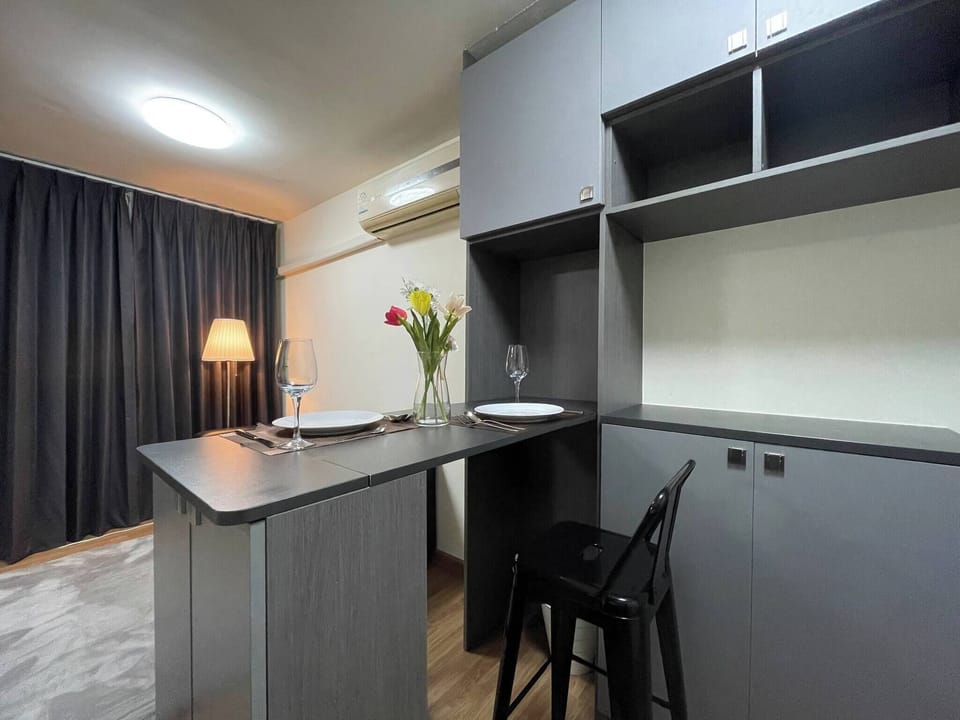Condo, 1 Bedroom, Balcony, City View | Interior