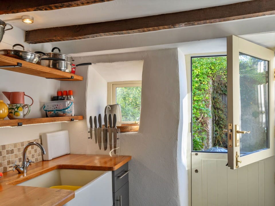 Wood, Furniture, Home, Interior Design, House, Countertop, Flooring, Plumbing Fixture, Room, Kitchen