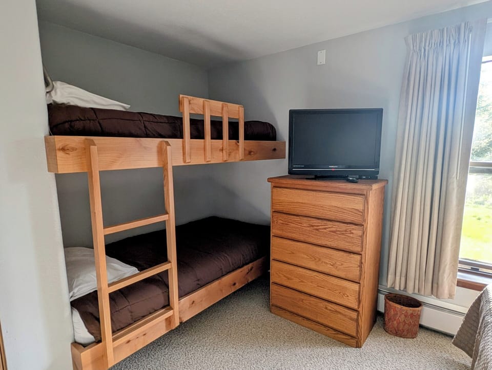 2nd bedroom bunk beds