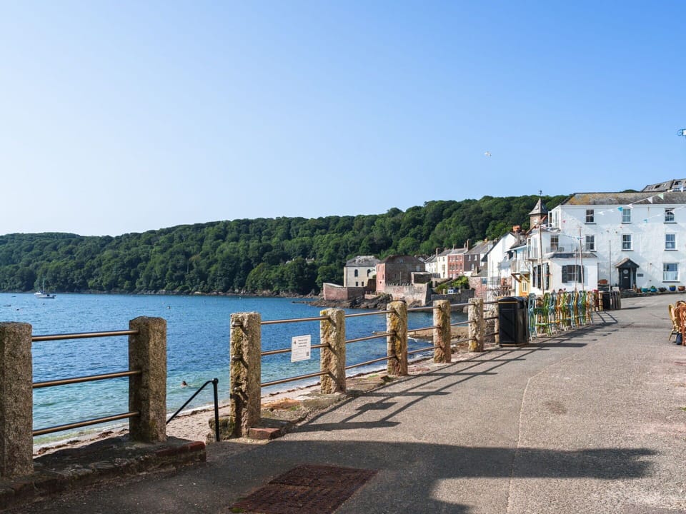 Town, Channel, Coastal And Oceanic Landforms, Coast, Resort Town, Dock, Sound, Loch