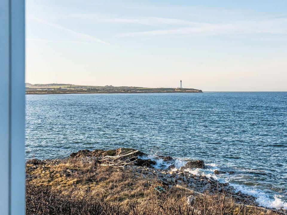 Daytime, Building, Window, Facade, Apartment, Urban Design, Condominium, Mixed-Use