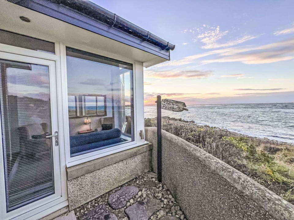 Daytime, Building, Window, Facade, Apartment, Urban Design, Condominium, Mixed-Use