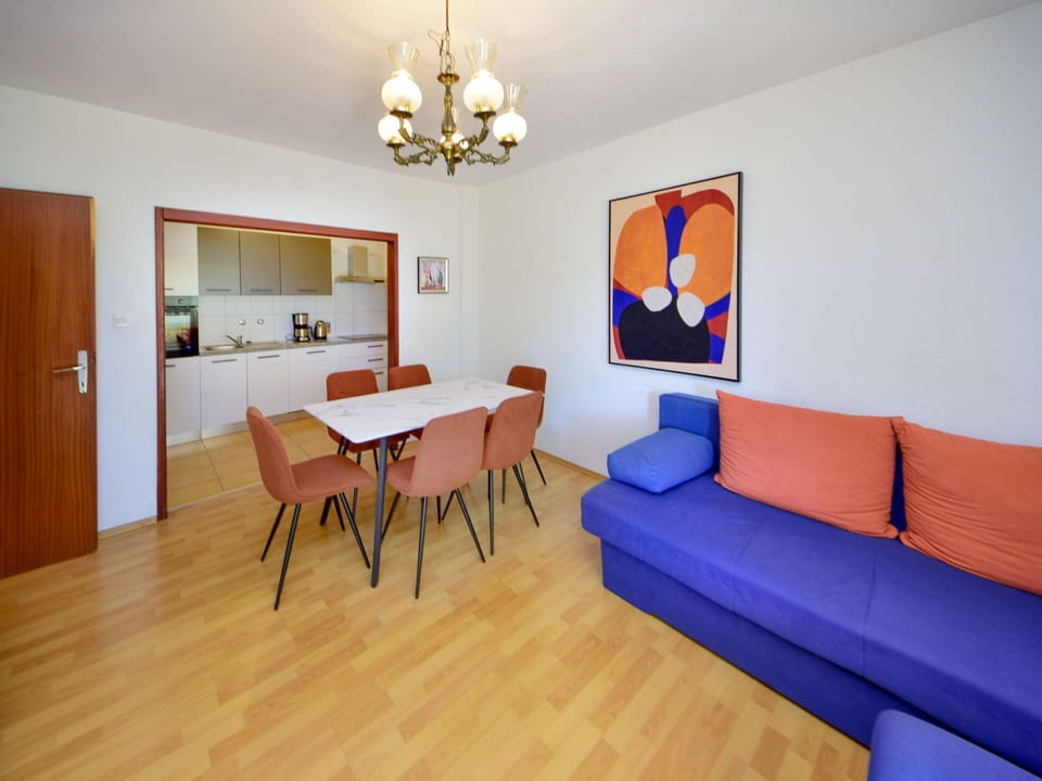 Flooring, Interior Design, Floor, Wood, Furniture, Room, Ceiling, Apartment, Living Room, Couch