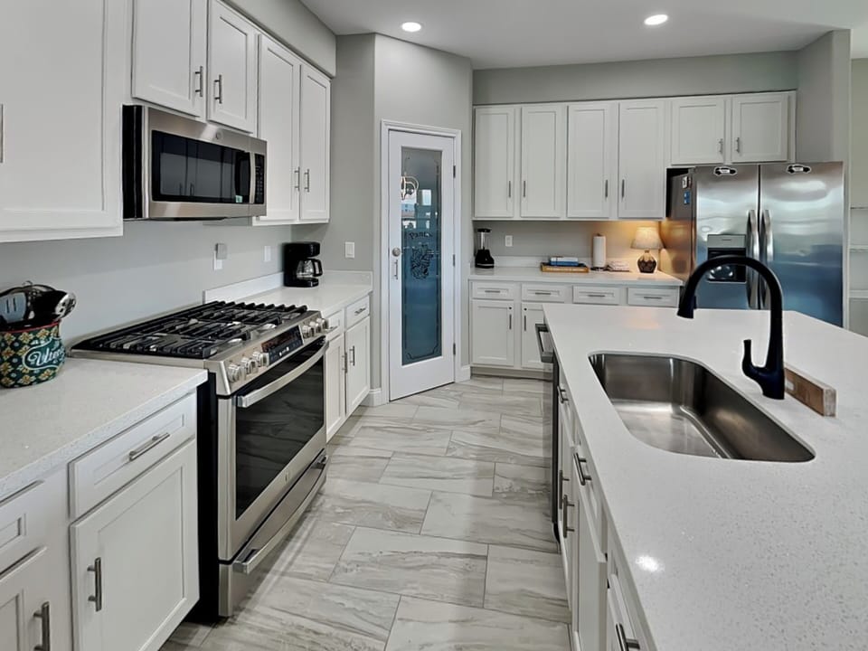 Full Size Kitchen
