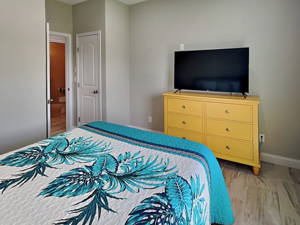 Third Bedroom - Queen Bed with TV