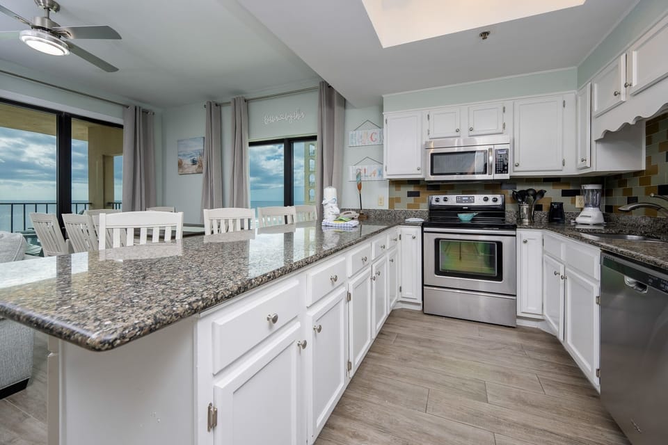 Condo, 3 Bedrooms | Private kitchen | Coffee/tea maker, fridge, oven
