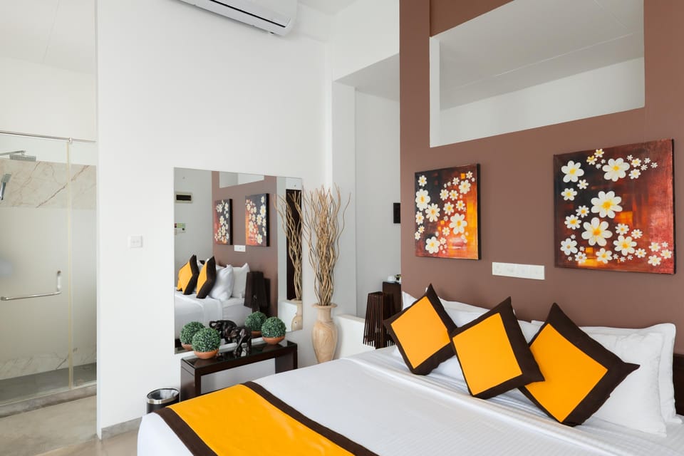 Cape Suite | Minibar, in-room safe, desk, soundproofing