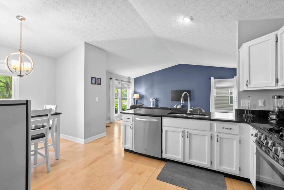 House, Multiple Beds, Patio, Garden View (The Suburban Nest) | Private kitchen | Coffee/tea maker, fridge, microwave, oven
