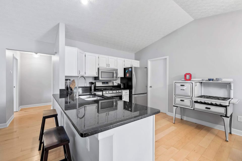 House, Multiple Beds, Patio, Garden View (The Suburban Nest) | Private kitchen | Coffee/tea maker, fridge, microwave, oven