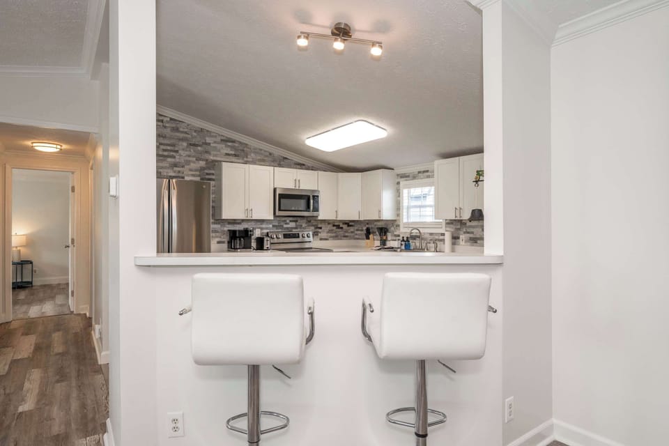 House, Multiple Beds, Patio, Garden View (Stillwater Hollow) | Private kitchen | Fridge, microwave, oven, stovetop
