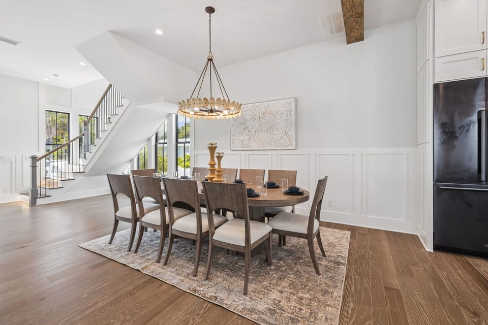 Dining Area with Seating for 10 - Perfect for Gathering!