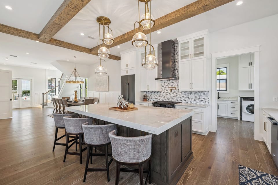 Chef's Kitchen with Bar Seating for 4!