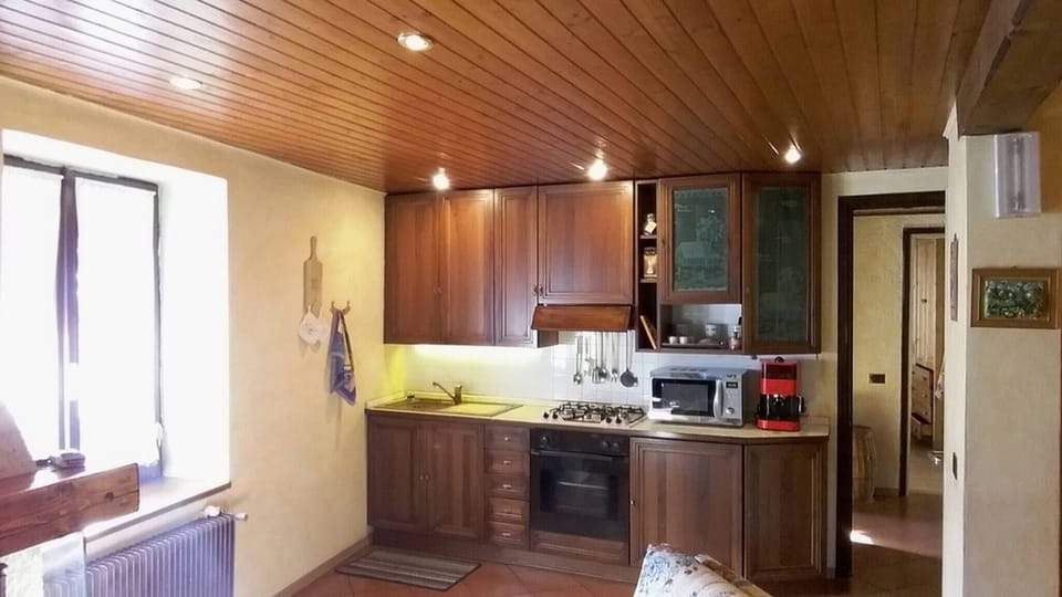 House, 3 Bedrooms, Accessible, Fireplace | Interior