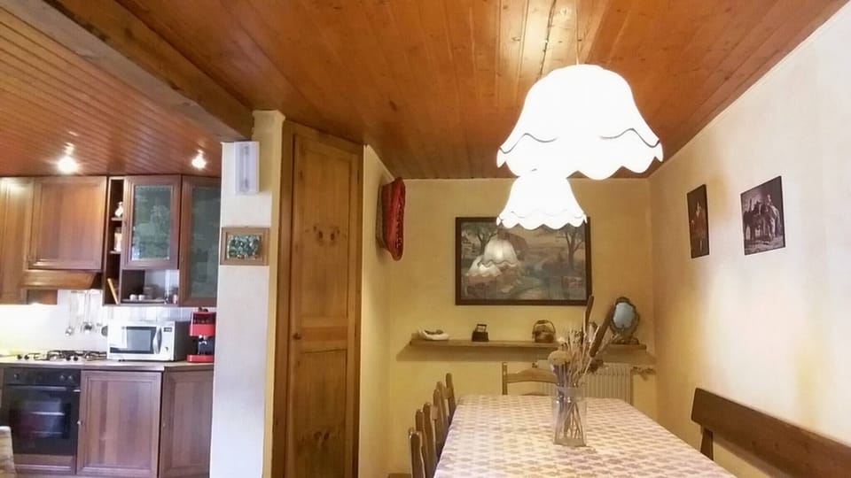 House, 3 Bedrooms, Accessible, Fireplace | Dining room