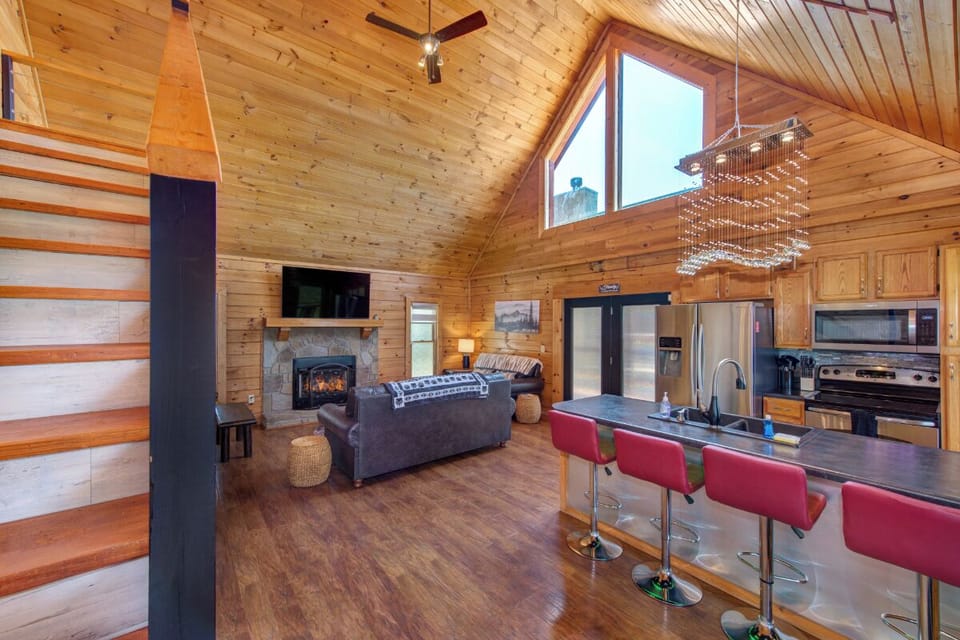 Lakeview Serenity's cozy living area