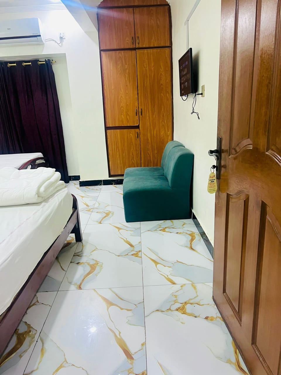 Classic Twin Room | Bathroom | Shower, free toiletries, towels, soap